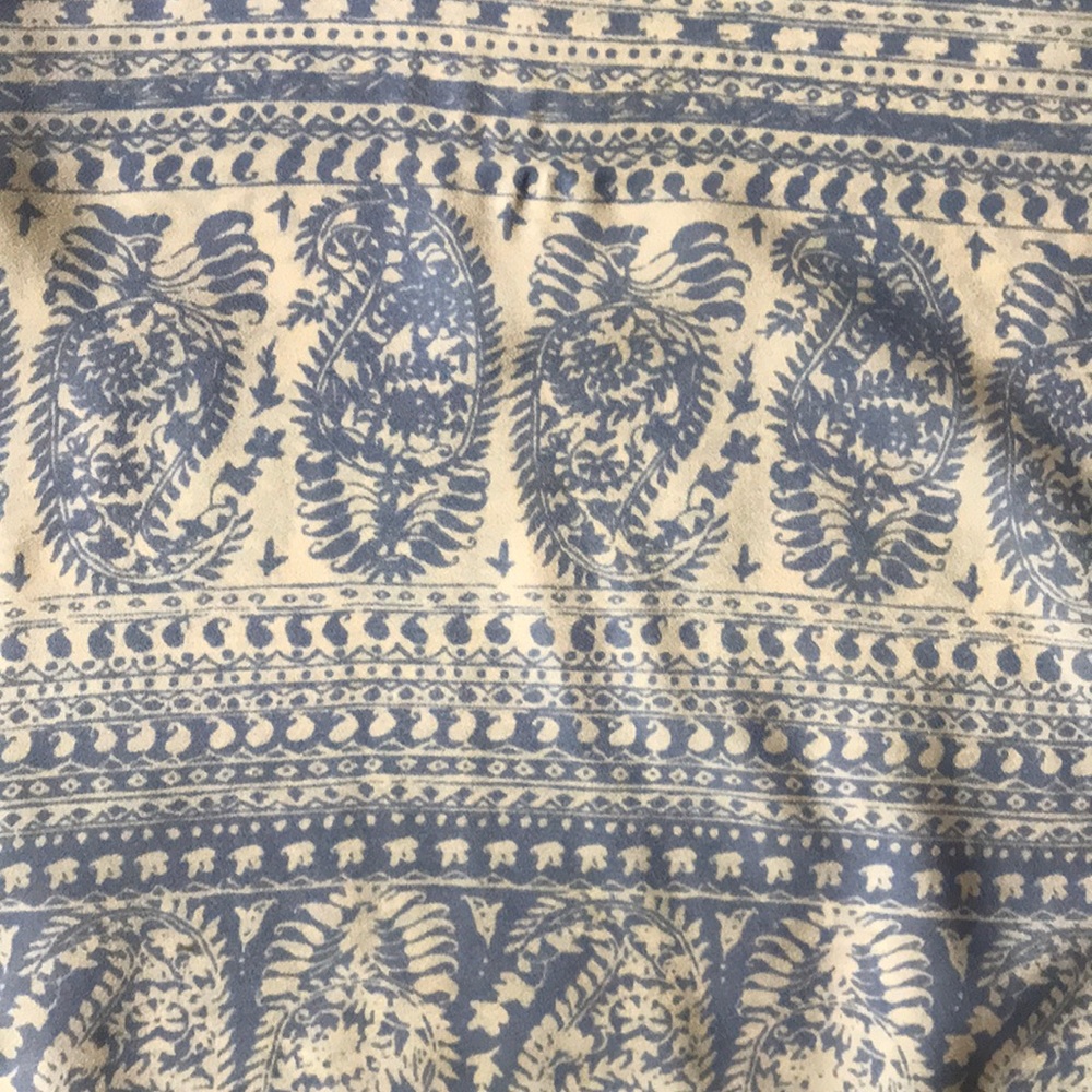 Old Navy light blue and white patterned top - Picture 2 of 4